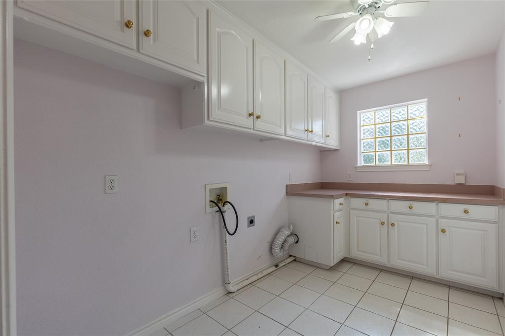 8925 Green Leaves Drive Property Photo 21