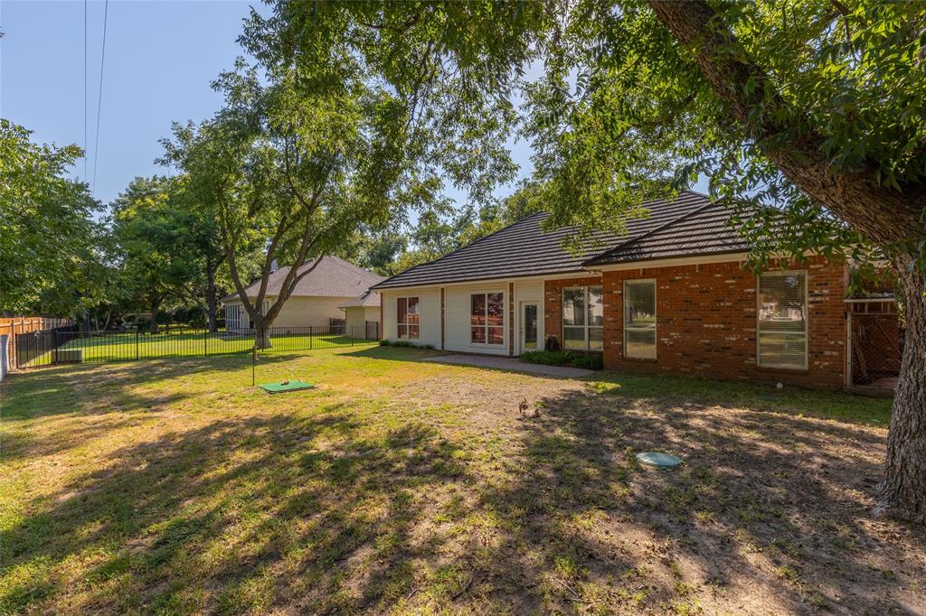 8925 Green Leaves Drive Property Photo 25