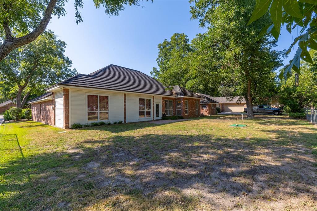 8925 Green Leaves Drive Property Photo 26