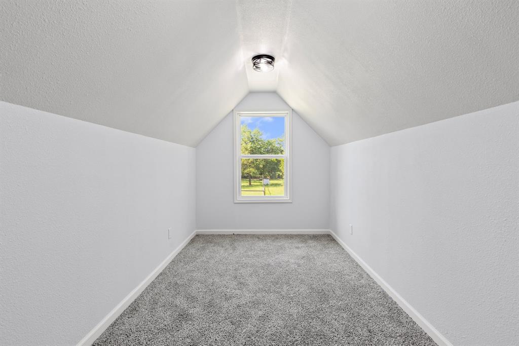 749 E Marshall Avenue Property Photo 17