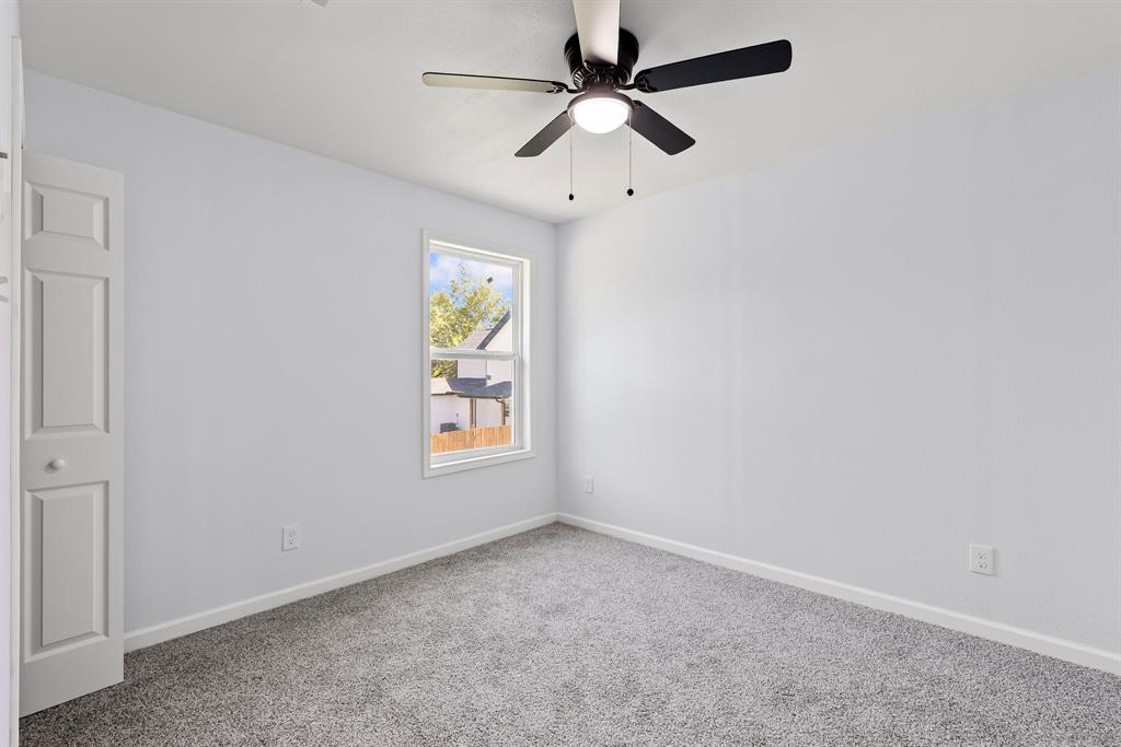 749 E Marshall Avenue Property Photo 18