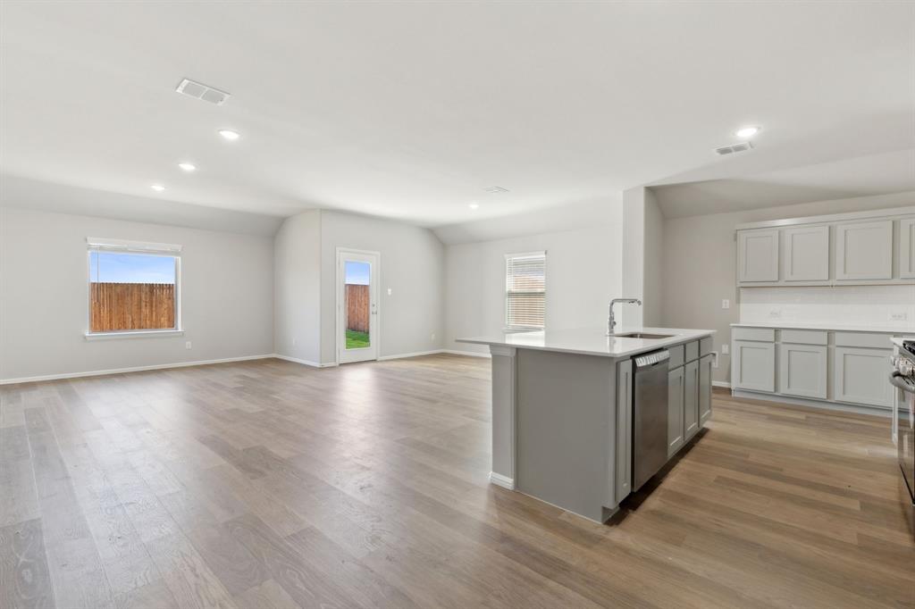 320 Lockhart Street Property Photo 11