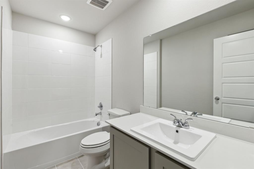 320 Lockhart Street Property Photo 27