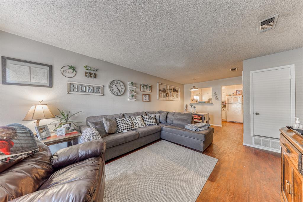 1108-a Lynn Street Property Photo 1