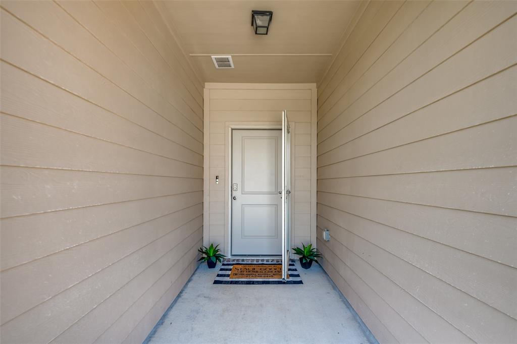 700 Meadow Creek Lane Property Photo 5