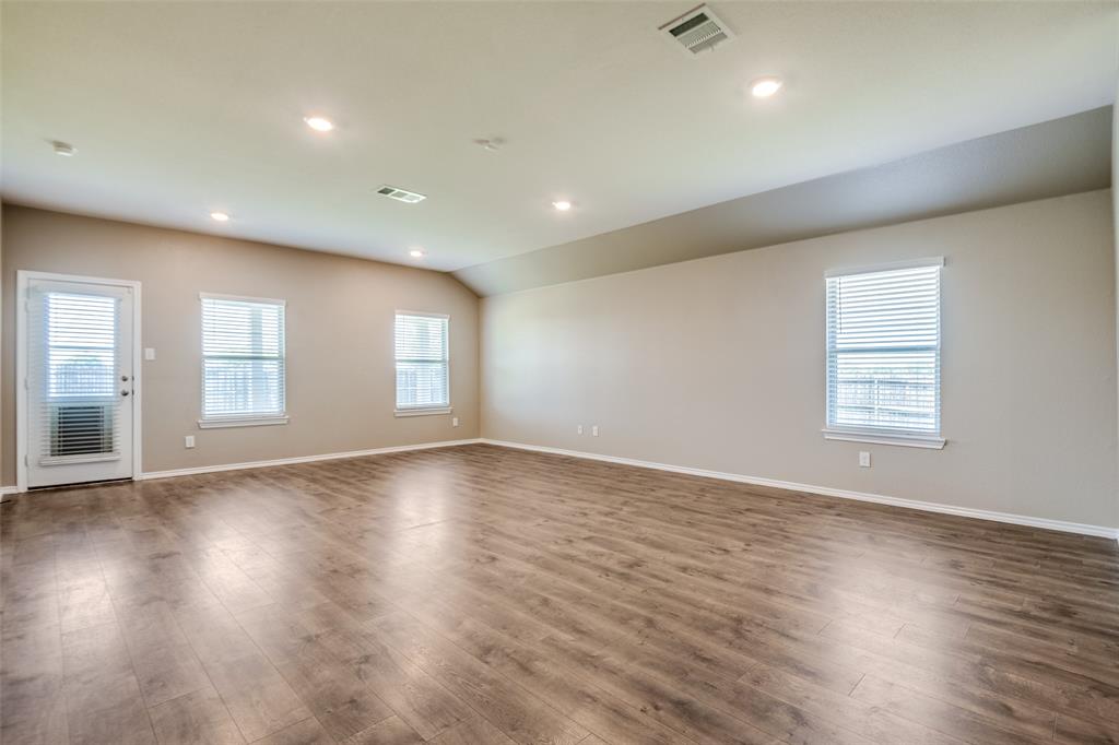 700 Meadow Creek Lane Property Photo 6