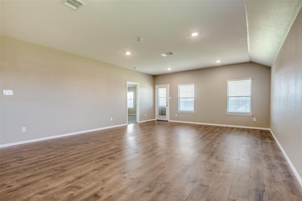700 Meadow Creek Lane Property Photo 7