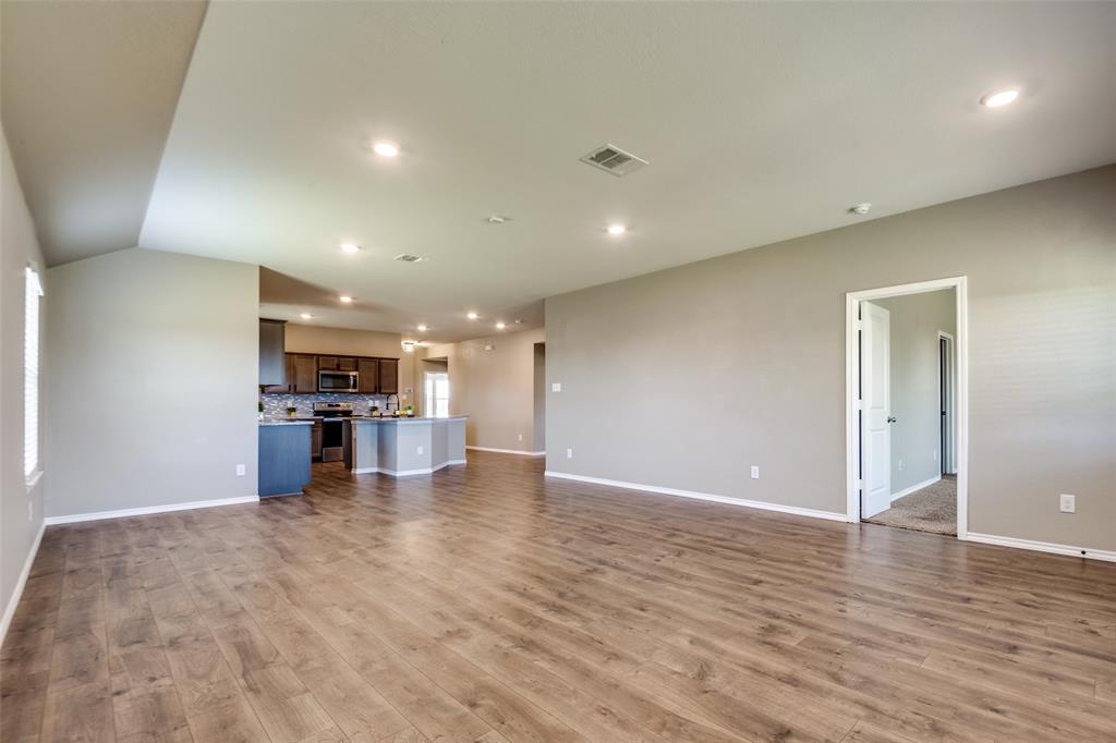 700 Meadow Creek Lane Property Photo 8