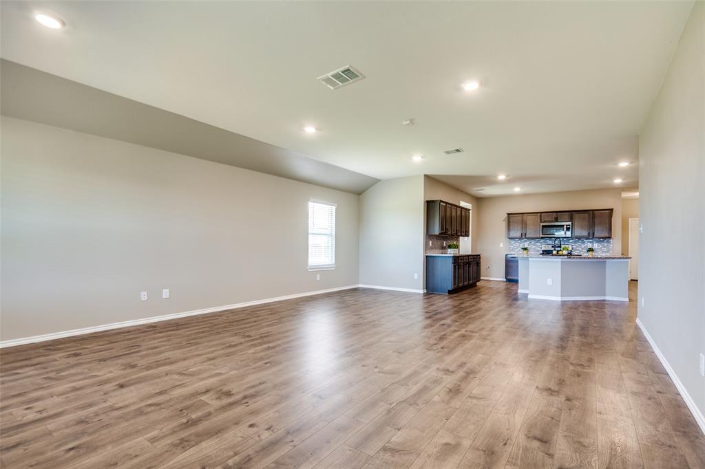 700 Meadow Creek Lane Property Photo 9