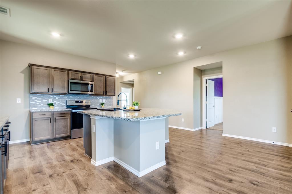 700 Meadow Creek Lane Property Photo 10