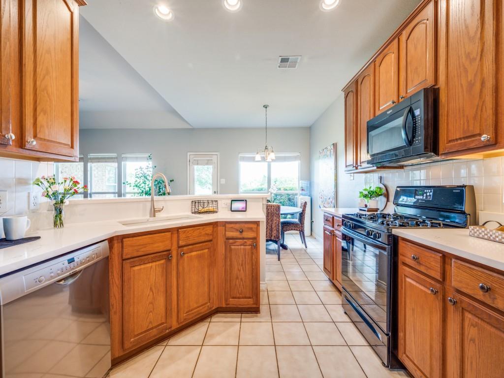9412 Water Tree Drive Property Photo 6