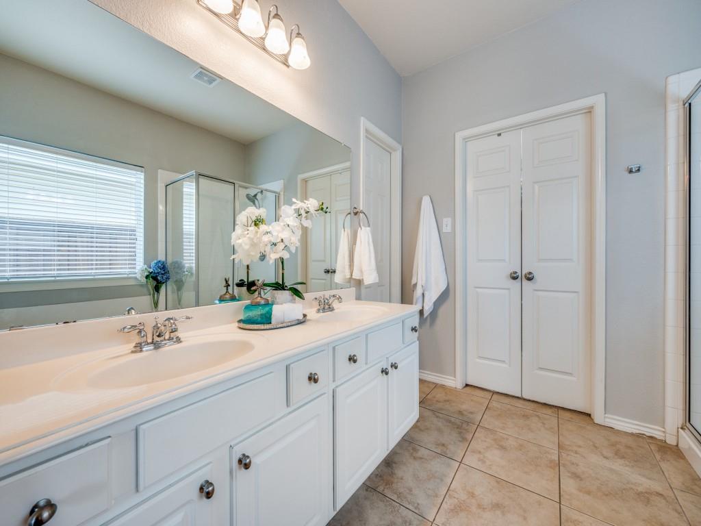 9412 Water Tree Drive Property Photo 16