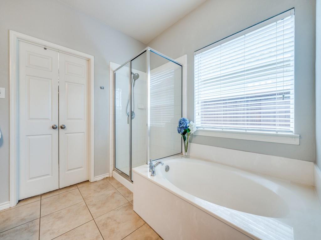 9412 Water Tree Drive Property Photo 17