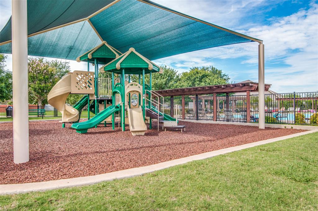 9412 Water Tree Drive Property Photo 35