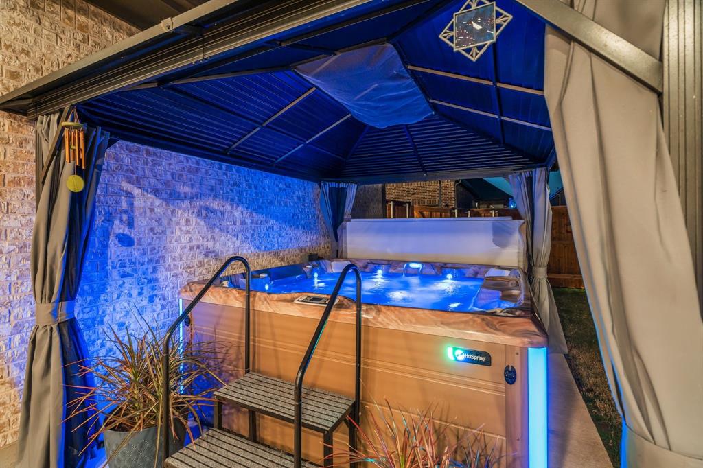 4818 Emerald Grove Property Photo 1