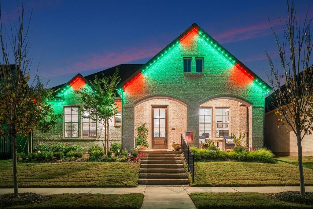 4818 Emerald Grove Property Photo 3