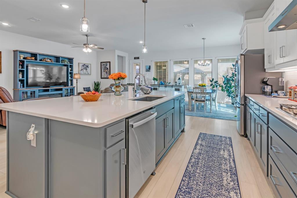 4818 Emerald Grove Property Photo 13