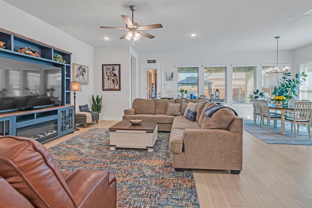 4818 Emerald Grove Property Photo 14