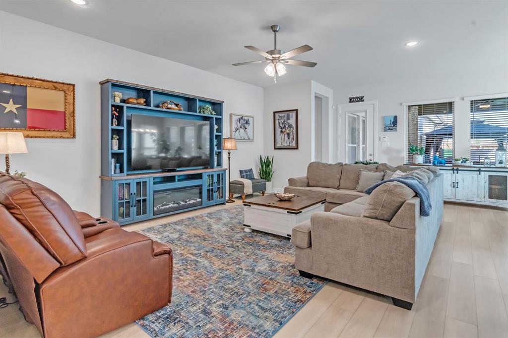 4818 Emerald Grove Property Photo 15