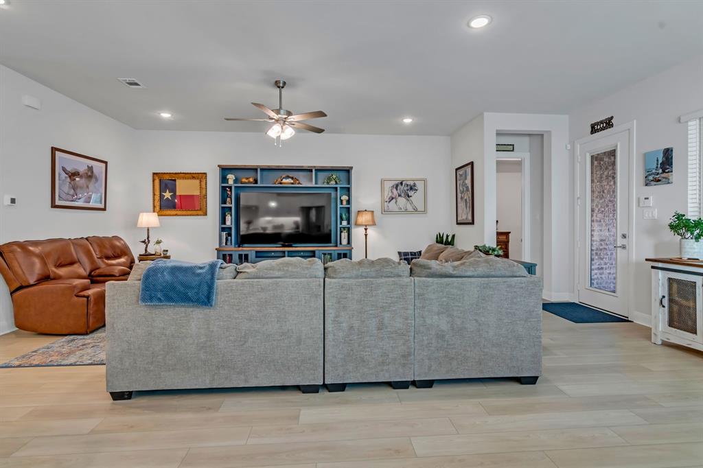 4818 Emerald Grove Property Photo 16