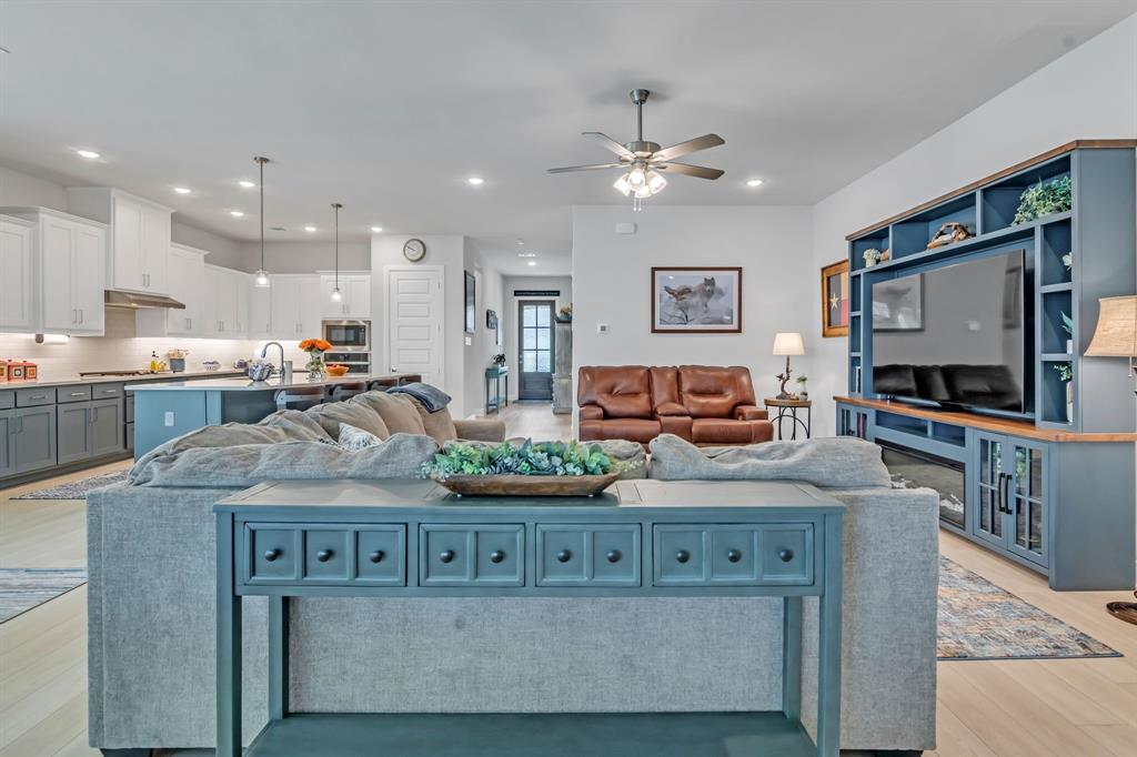 4818 Emerald Grove Property Photo 17