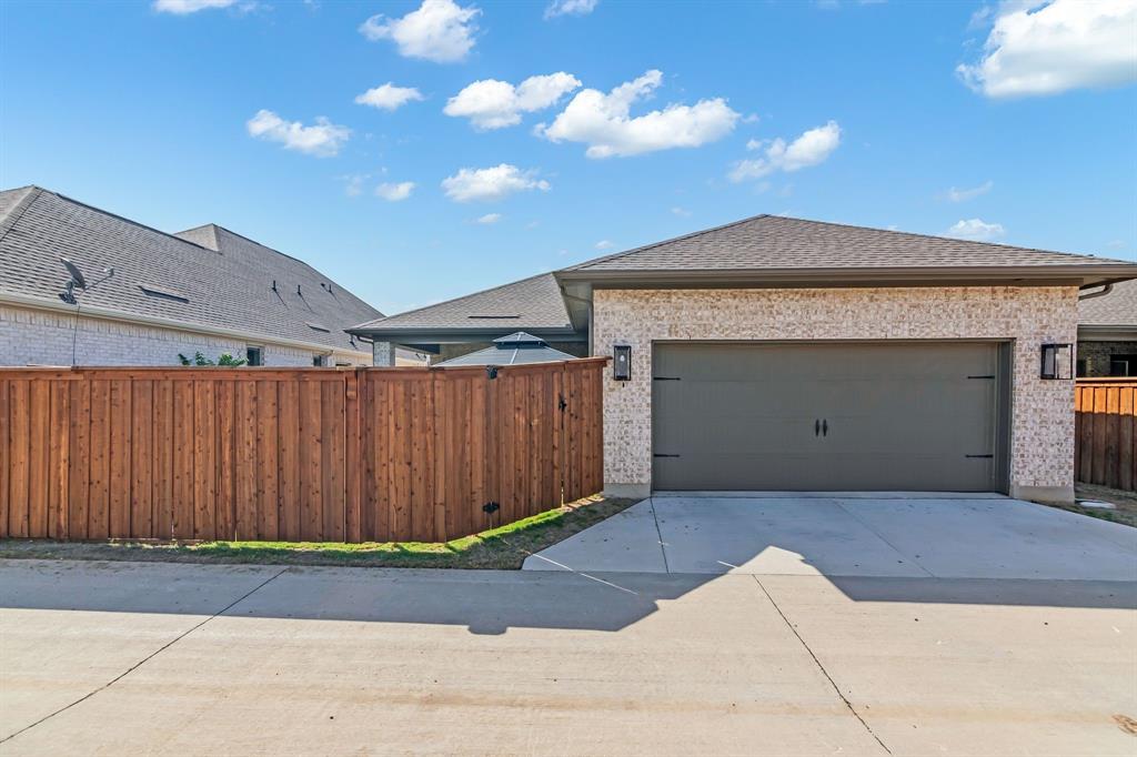 4818 Emerald Grove Property Photo 33