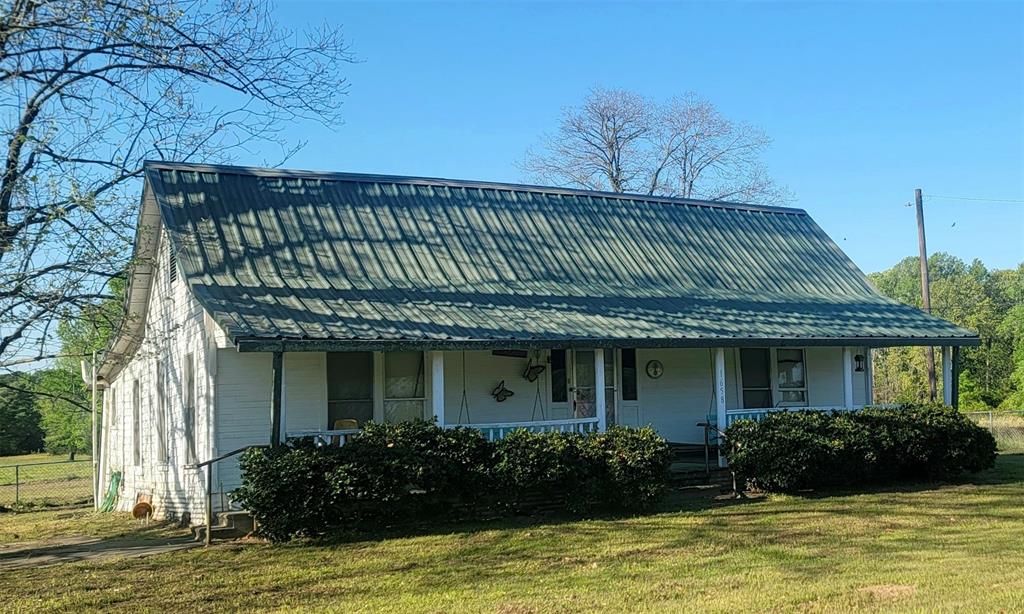 1658 County Road 4305 Property Photo 1