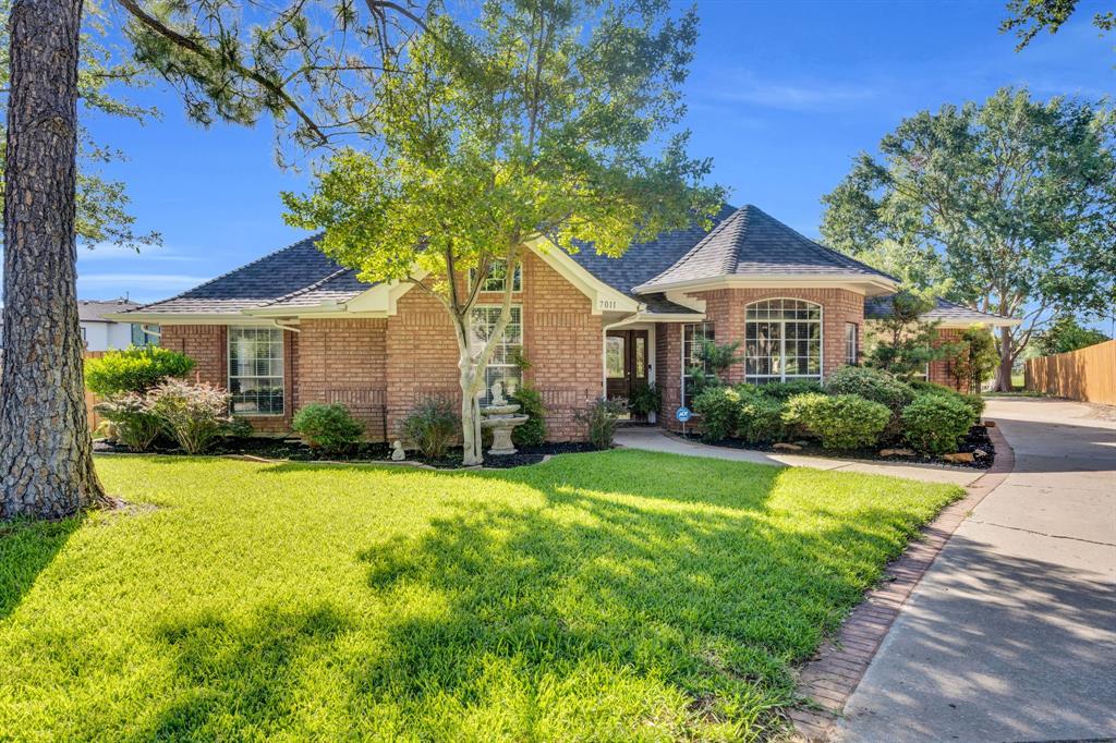 7011 Hunter Cove Drive Property Photo 1