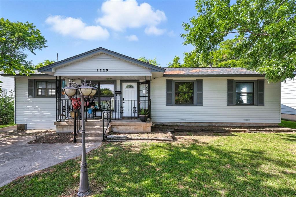 2223 Dennis Street Property Photo 1