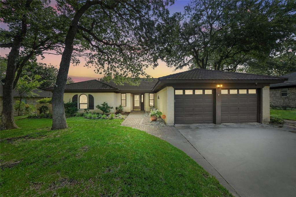 2205 Cambridge Drive Property Photo 1
