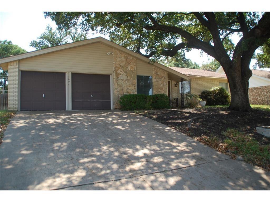 409 Wilshire Drive Property Photo 1