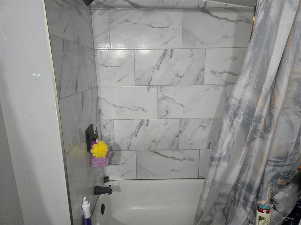 210 E 4th Street Property Photo 6