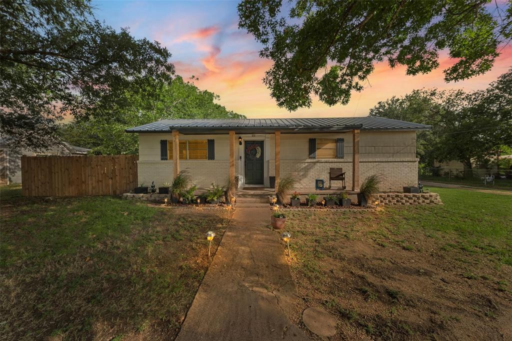 931 W 3 A Street Property Photo 1