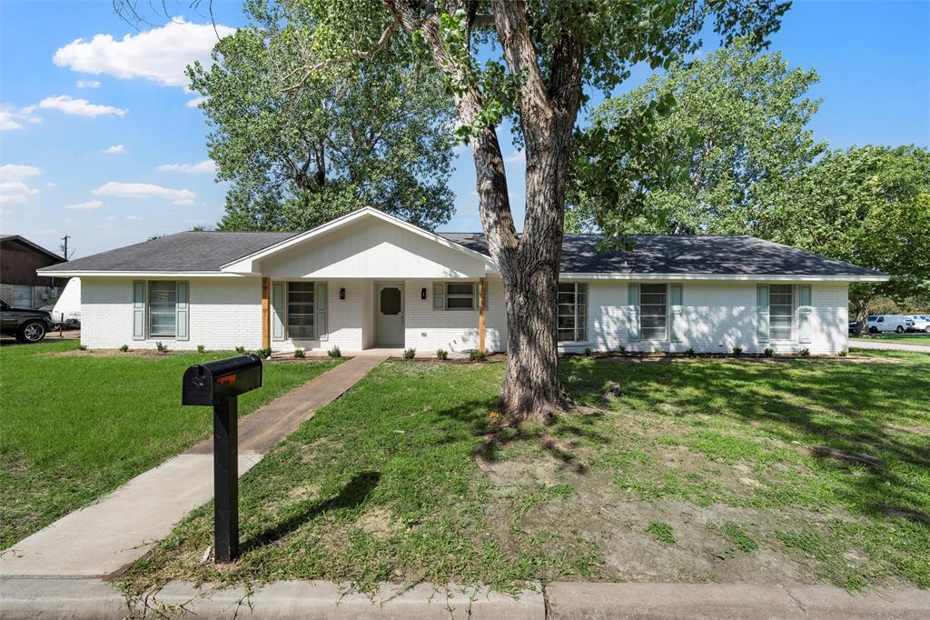 1008 W Elizabeth Drive Property Photo 1