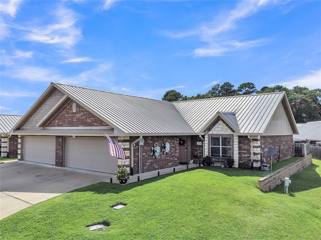 1711 Yosemite Way Property Photo 1