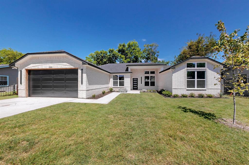 1220 Lonsdale Avenue Property Photo 1