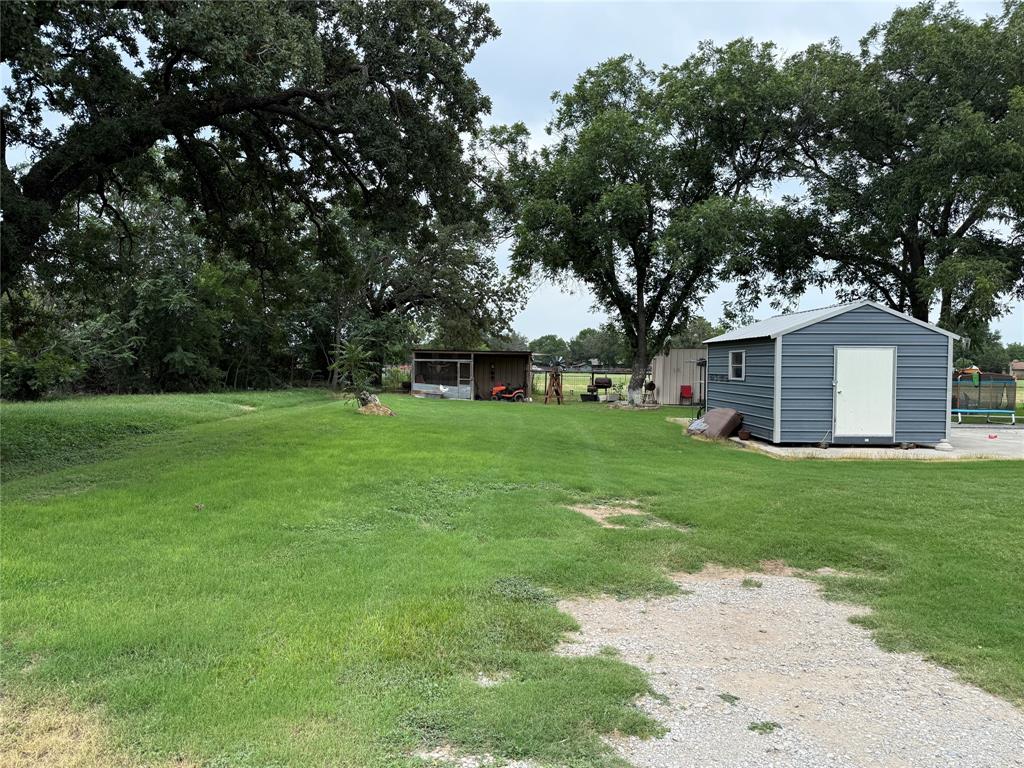 102 E Pecan Street Property Photo 1