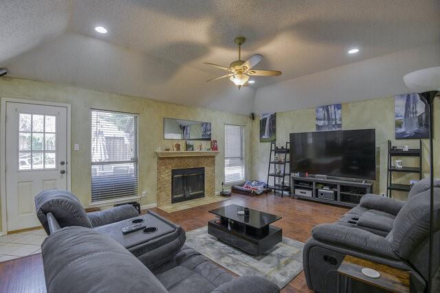 5917 Hilltop Drive Property Photo 8