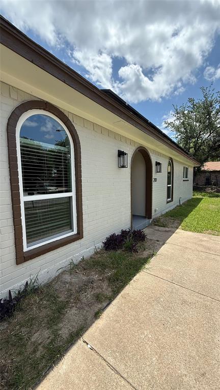 201 Fleetwood Court Property Photo 1
