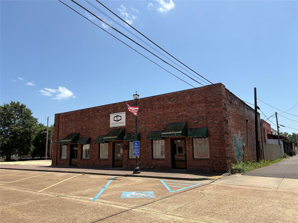 125 E Louisiana Avenue Property Photo 1
