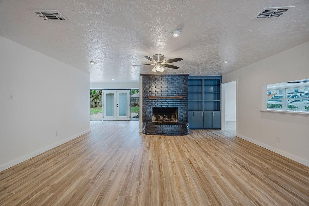 6509 S Hulen Street Property Photo 1