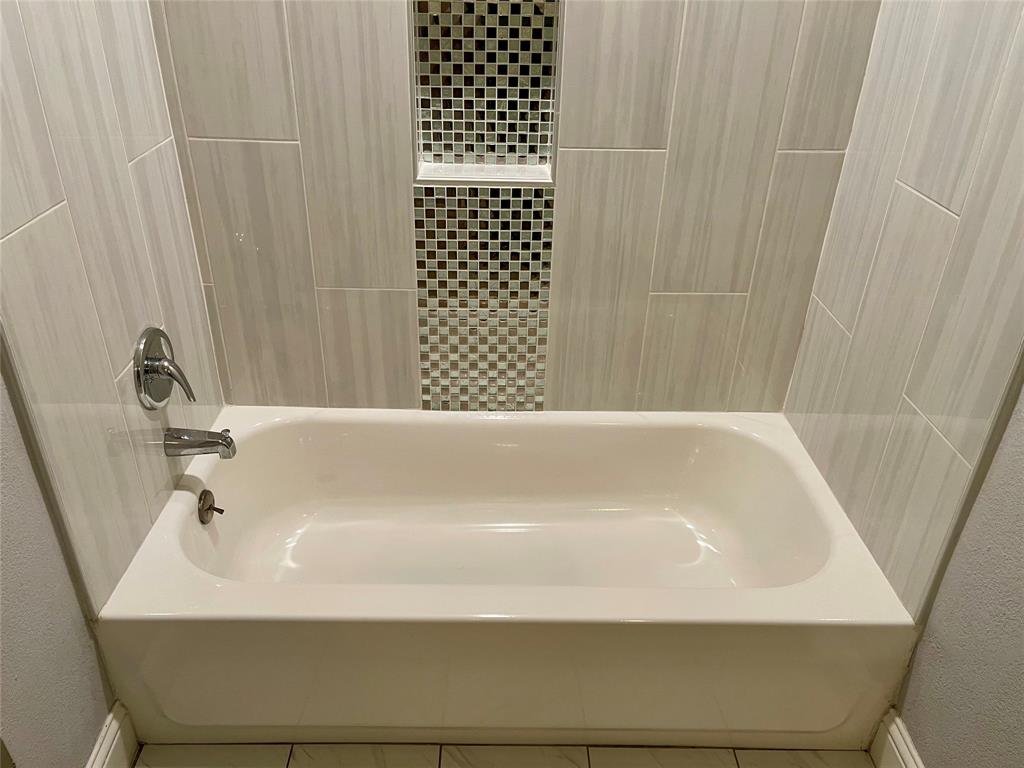 8508 Londonderry Lane Property Photo 4
