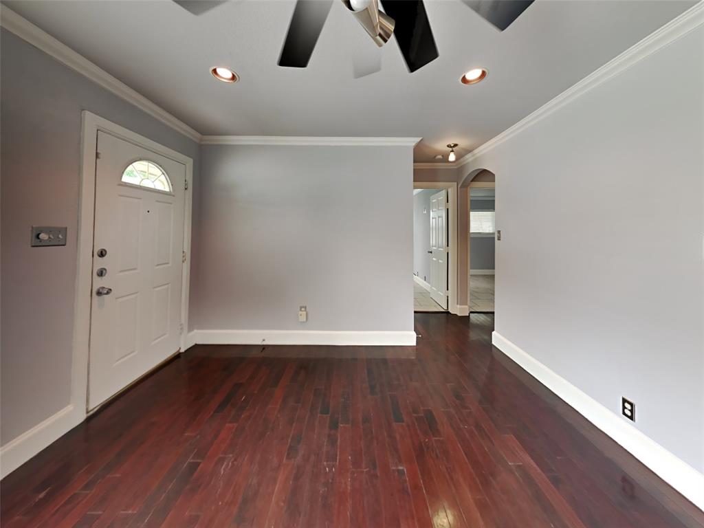 2320 Cass Street Property Photo 3