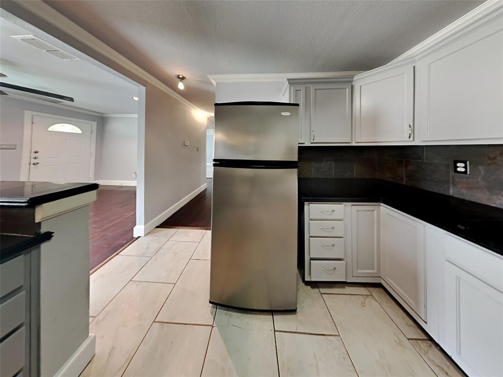 2320 Cass Street Property Photo 4