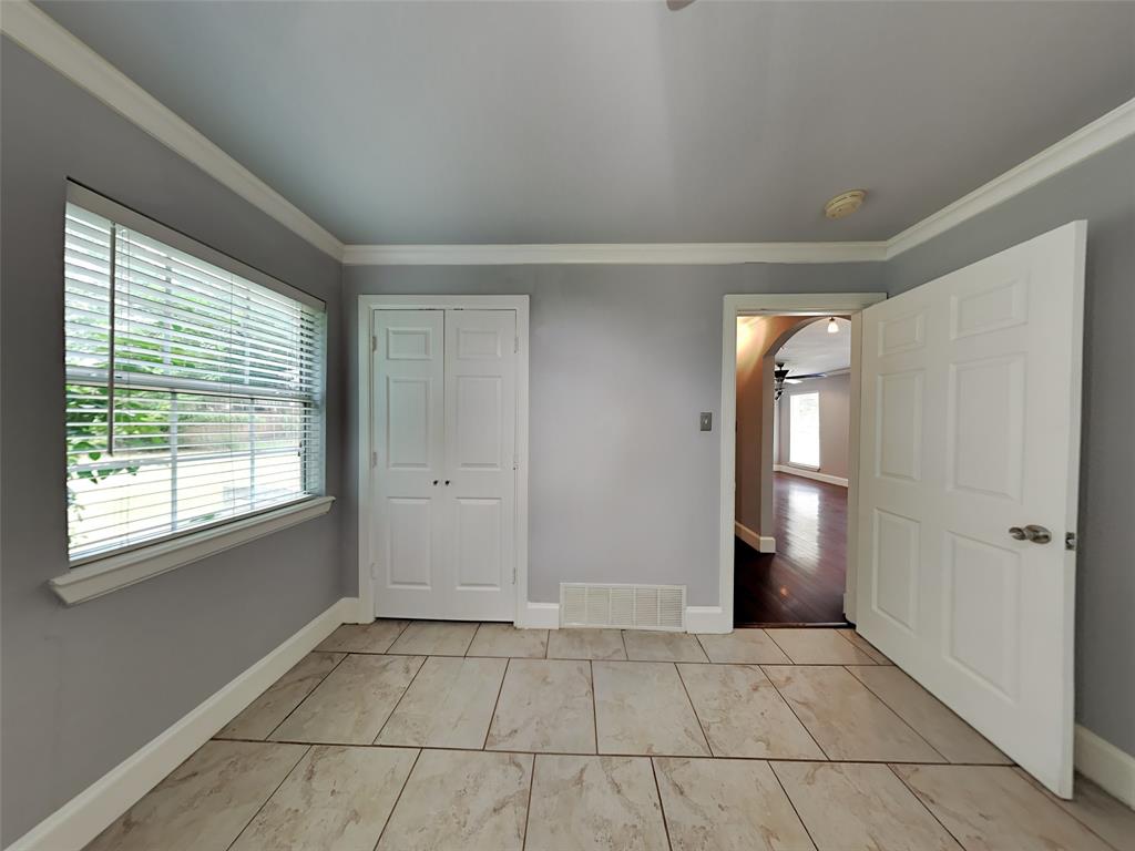 2320 Cass Street Property Photo 7