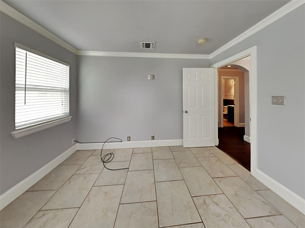 2320 Cass Street Property Photo 9