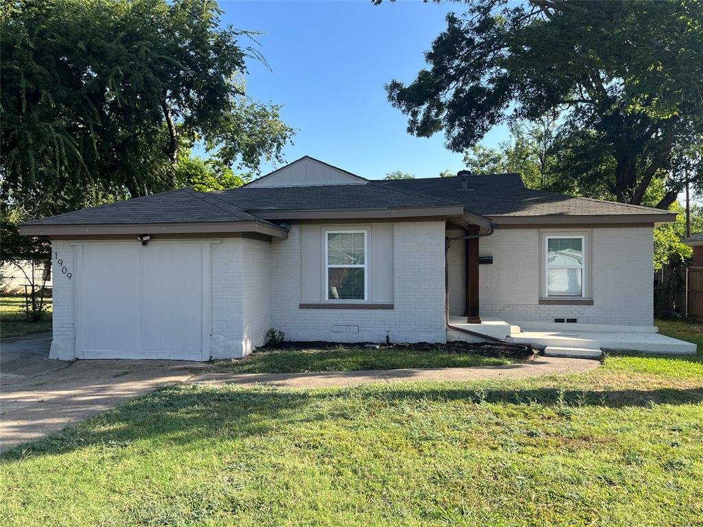 1909 Devonshire Drive Property Photo 1