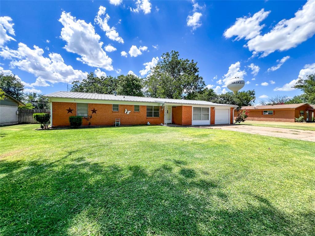 1303 N Avenue L Property Photo 1