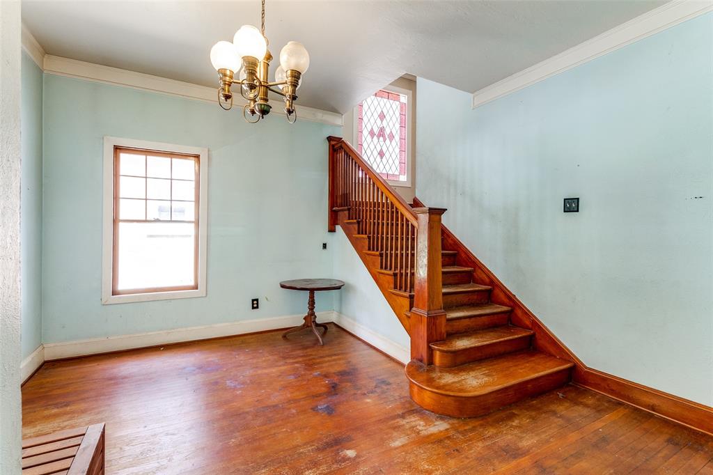 4916 Junius Street Property Photo 4