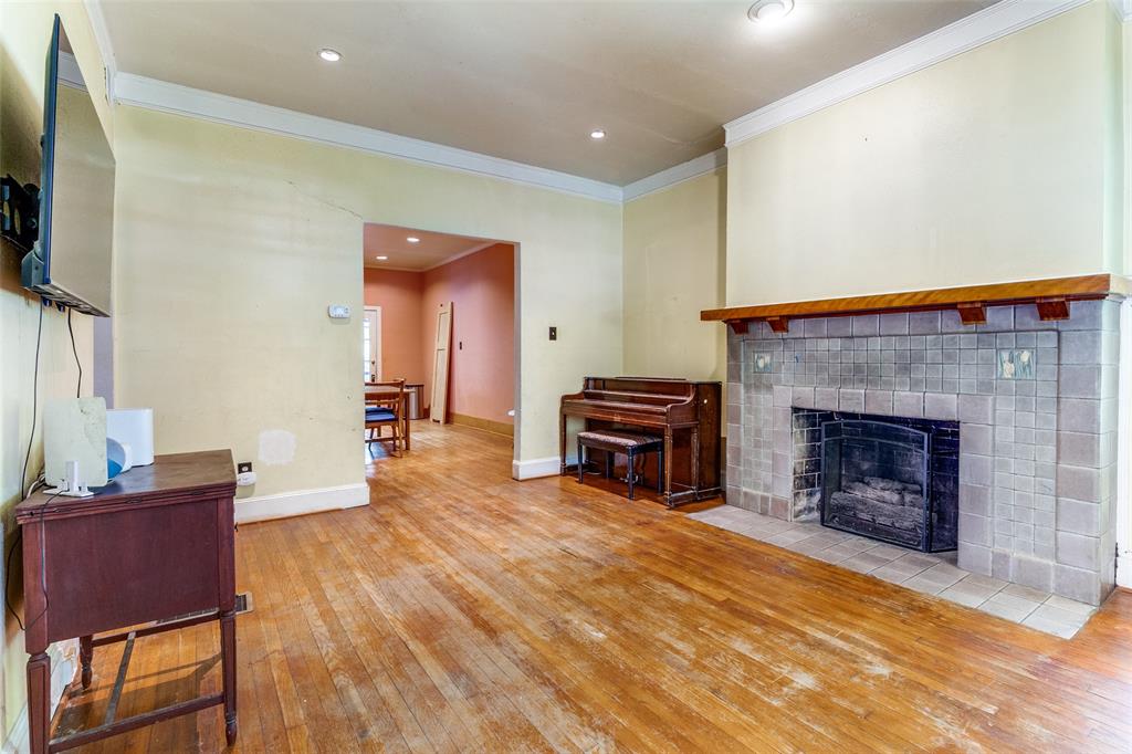 4916 Junius Street Property Photo 5